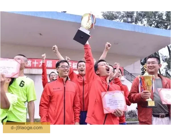 中国男足在十八强赛中奋力拼搏展现坚韧精神风采
